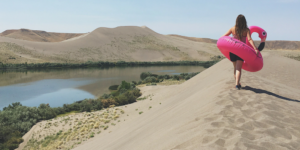 Walking along the crest of the dunes at Bruneau State Park